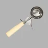 Crema, Diametro: 6,7 cm