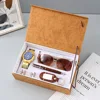 m2882curry - 5 piezas - mesa de acero, gafas de sol, collar, llavero, cu