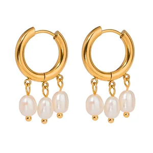 Light Luxury 18K Gold Stainless Steel Huggie Earrings Trendy Freshwater Pearl Hoop Earrings Natural White
