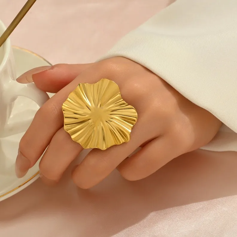New Geometric Large Flower Accessory Glossy Pleated Hammer Pattern Design Trendy Sunflower Open Ring