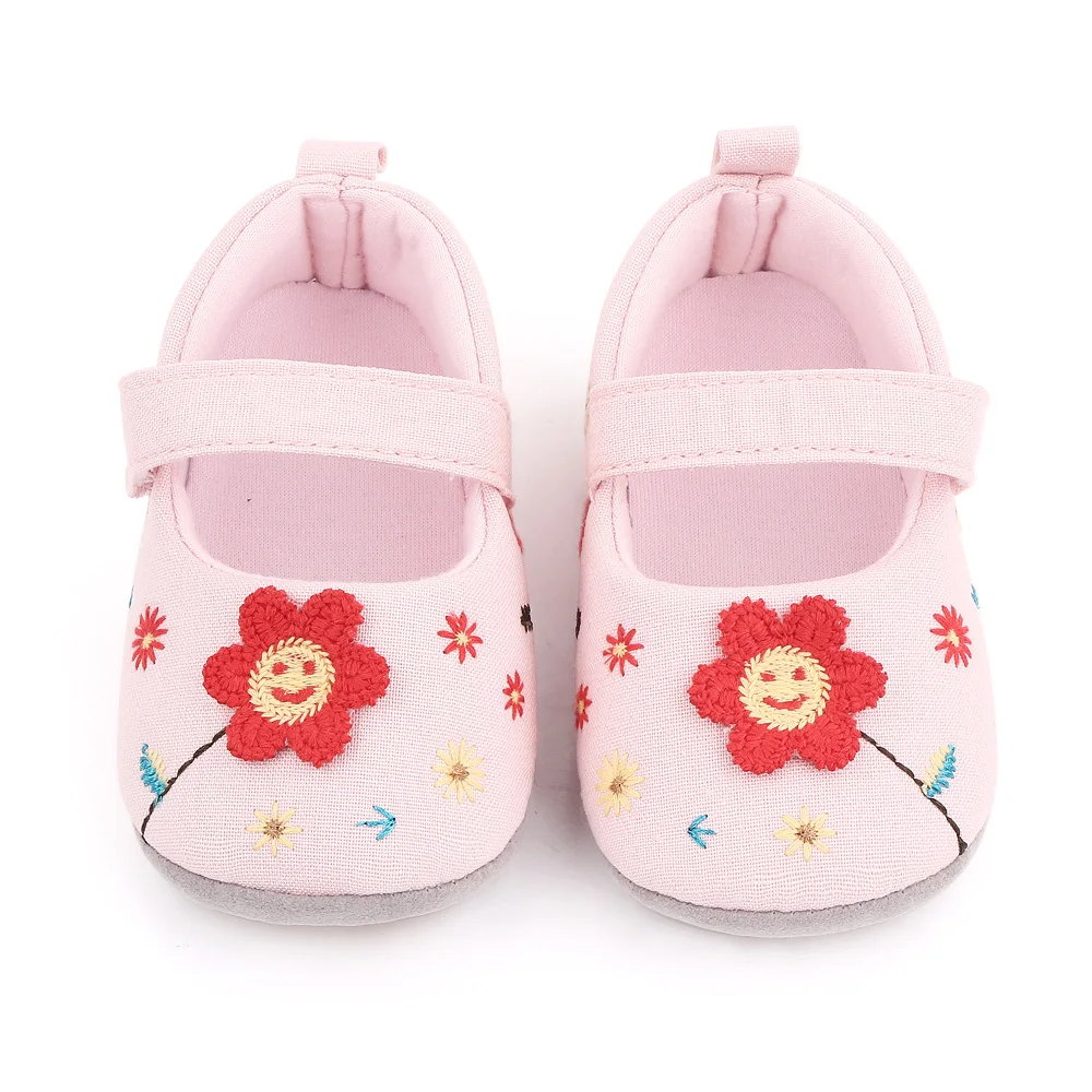 Wholesale newborn baby shoes girls beauty knitting flowers non-slip toddler shoes manufacture