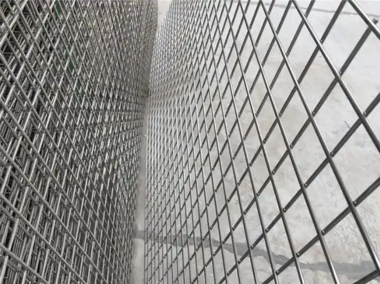 Welded reinforcing steel mesh panel