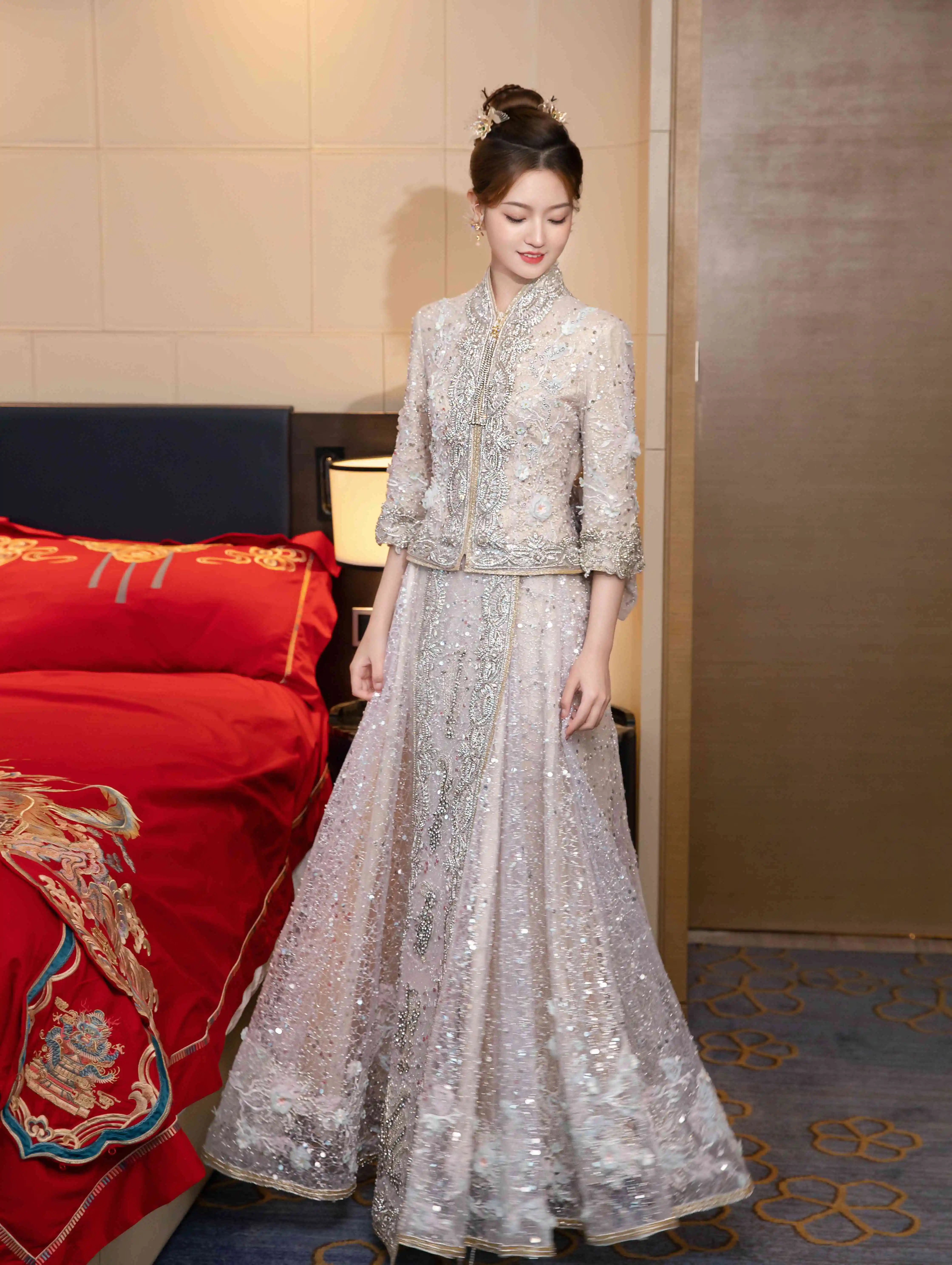 Good Selling Bride's Wedding Engagement Dress Xiuhe Clothing Chinese Long Sleeved Wedding Dress with Bow Decoration on Waist Good Selling Bride's Wedding Engagement Dress Xiuhe Clothing Chinese Long Sleeved Wedding Dress with Bow Decoration on Waist
