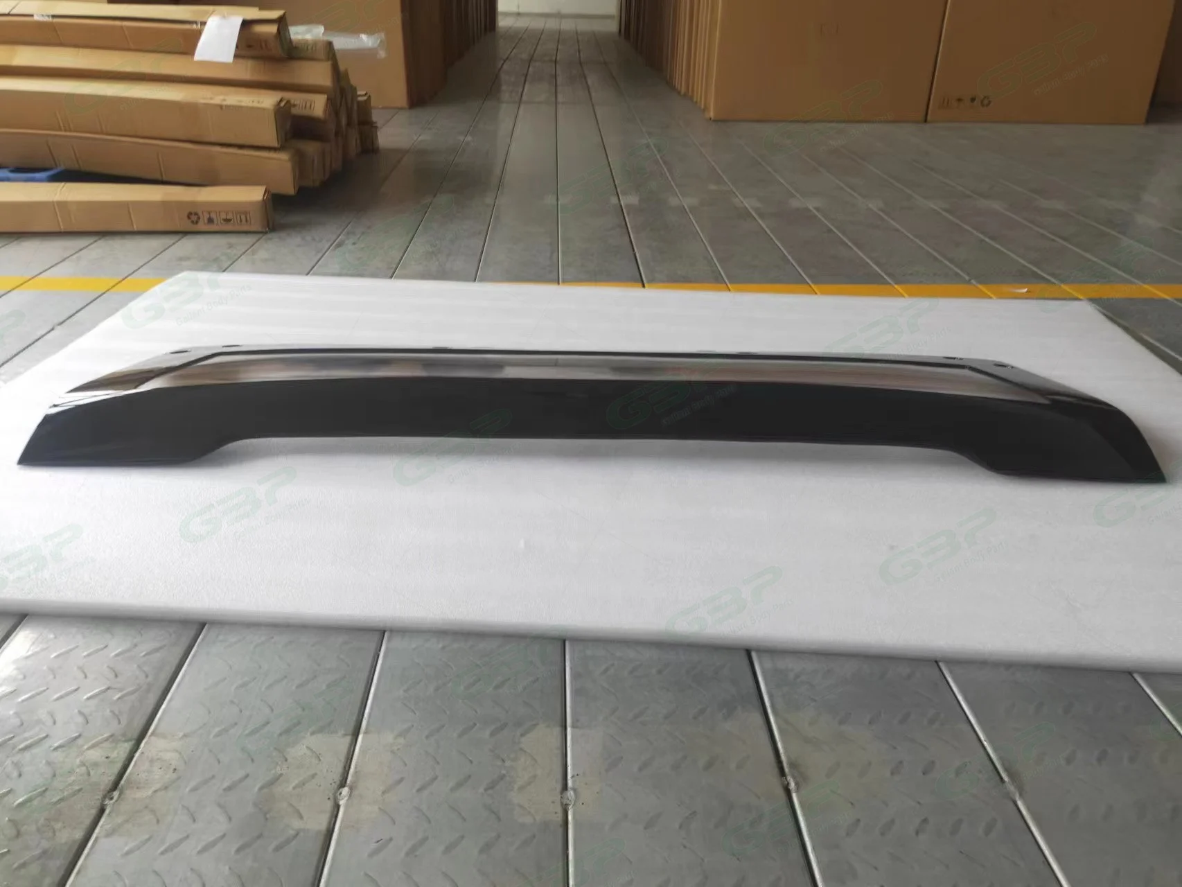 SUNVISOR MIDDLE WITHOUT TOP LAMP HOLE NORMAL CABIN 84010909 84162948  for VOLVO FH4 EUROPEAN TRUCK BODY PARTS