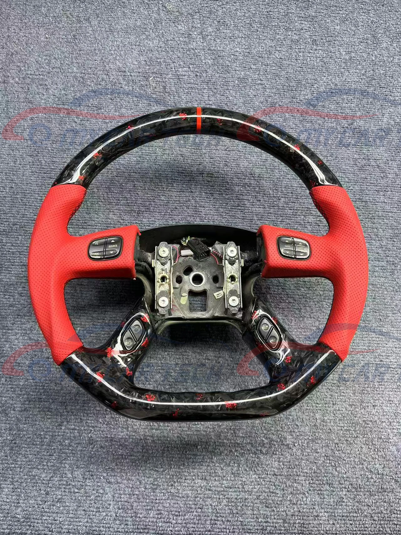 Carbon-Fiber-Steering-Wheel-