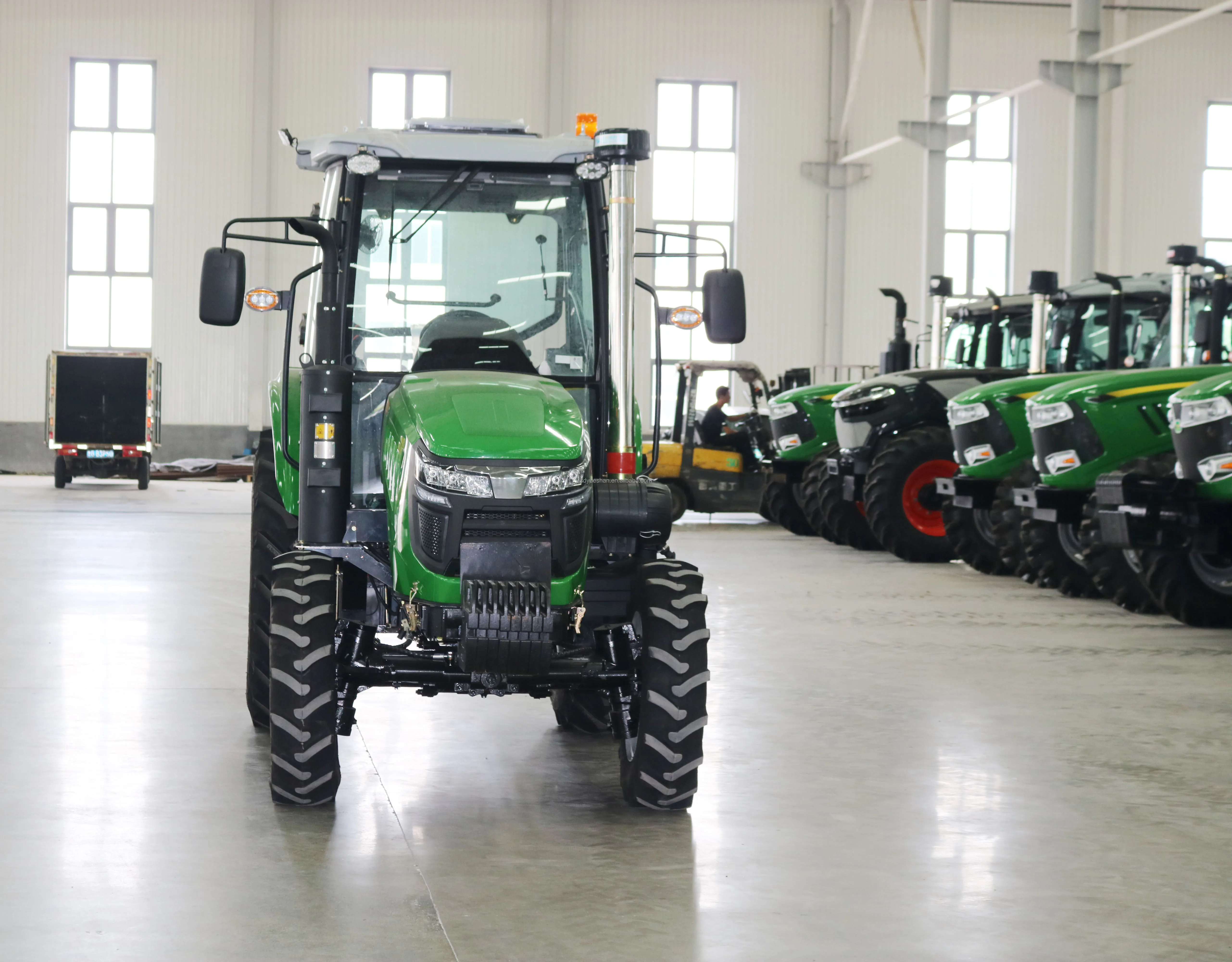 Yueshan Factory Wholesale Tractors 4x4 90hp 100hp 120hp Diesel Engines