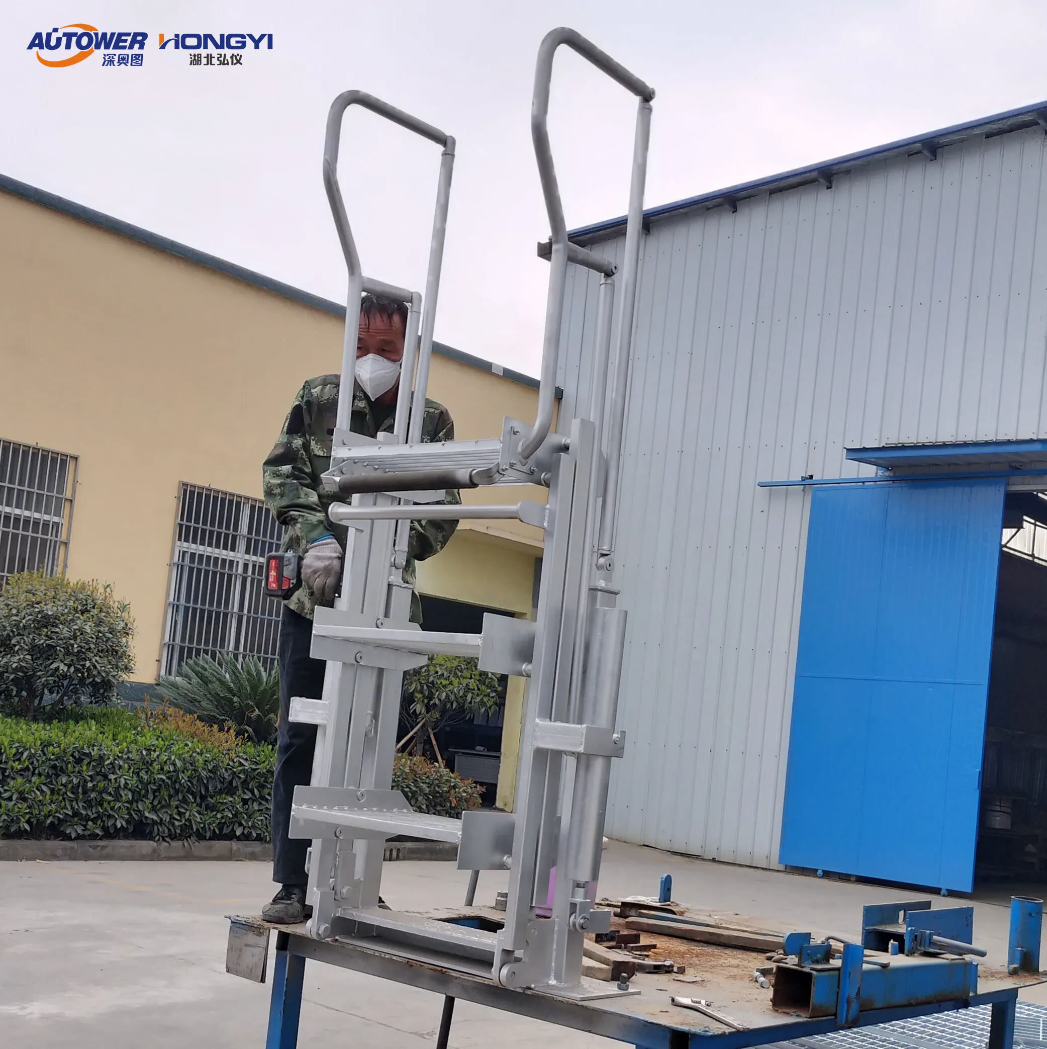 Three/four/five Steps Movable Ladder Petrochemical  Folding Stairs With Safety Cage for Loading Skid Loading Gantry