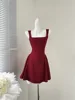 Modello corto rosso