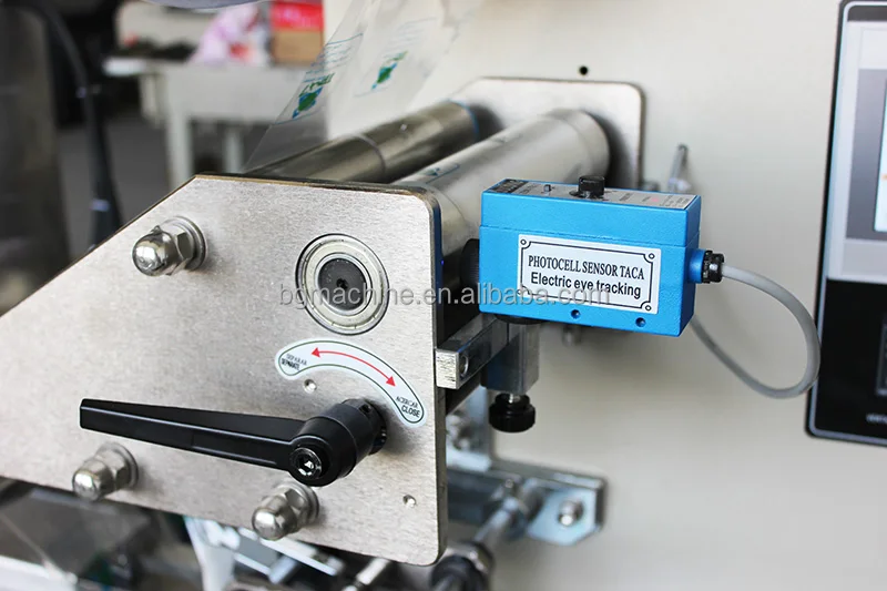 LTC250 BenGang Three Servo Type Booster Packs Foil Package Trading Cards Feeding Pillow Packing Machine
