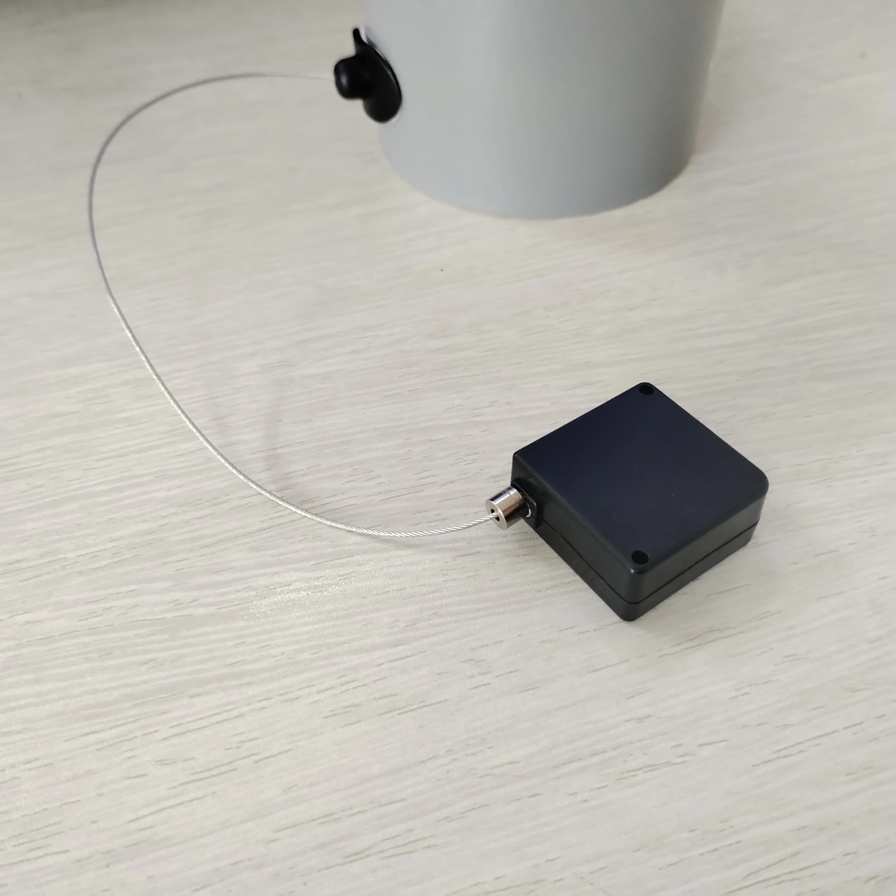 B1103 Retractable Anti Theft Pull Box Retail Display Security Tethers for  Watch Jewelry