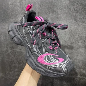 Critically Acclaimed Women Running Shoes Breathable Leather Upper Rubber Outsole Weekend New Style 2026