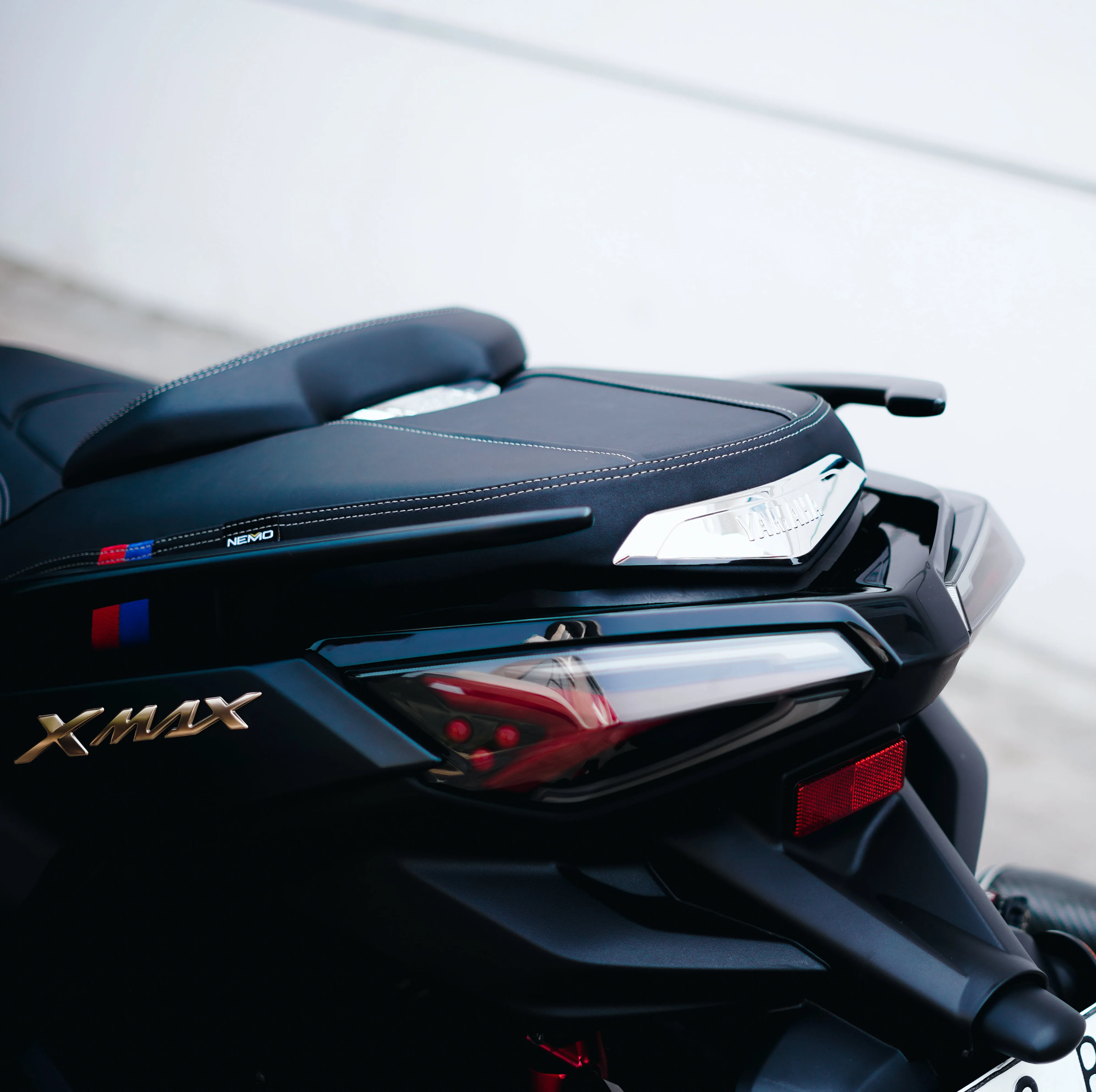 XMAX バイクシート 黒・青 コンフォートシート XMAX | ヤマハ発動機グループ ワイズギア