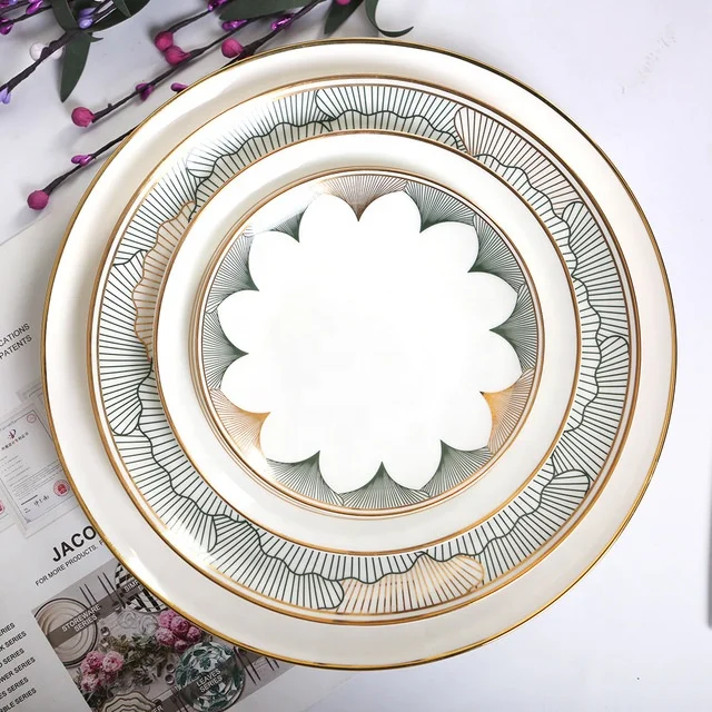 Plat En Porcelaine Blanche Forme Ginkgo – Occasion