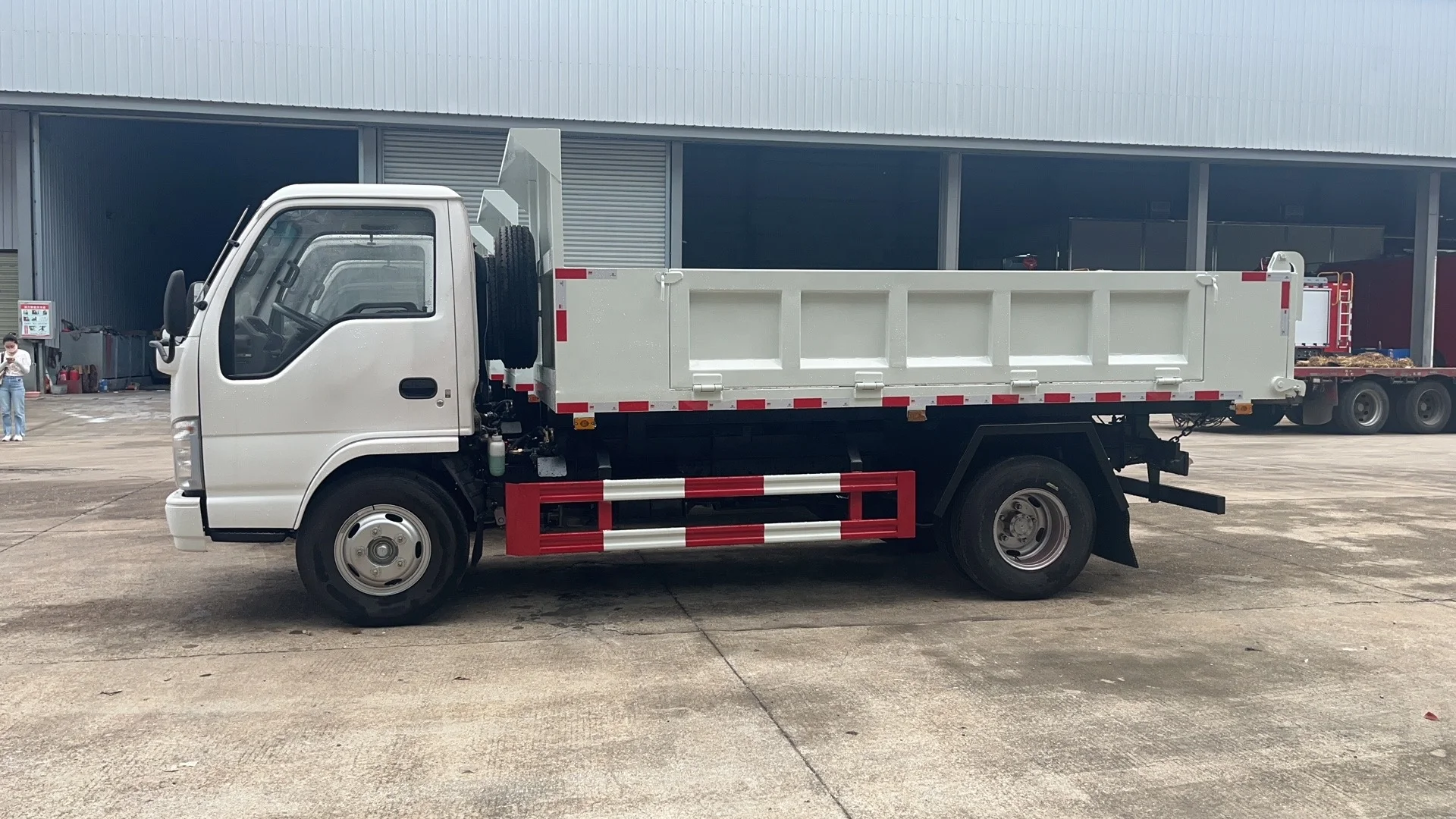 Japanese Brand 4x2  3 Tons Light Duty Mini Dump Truck 3 Tons Small Tipping Dump Truck for Sale