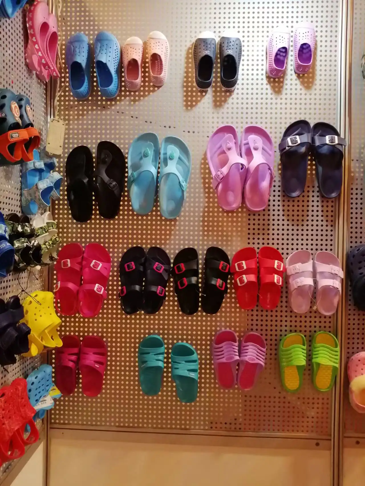 bulk buy white flip flops