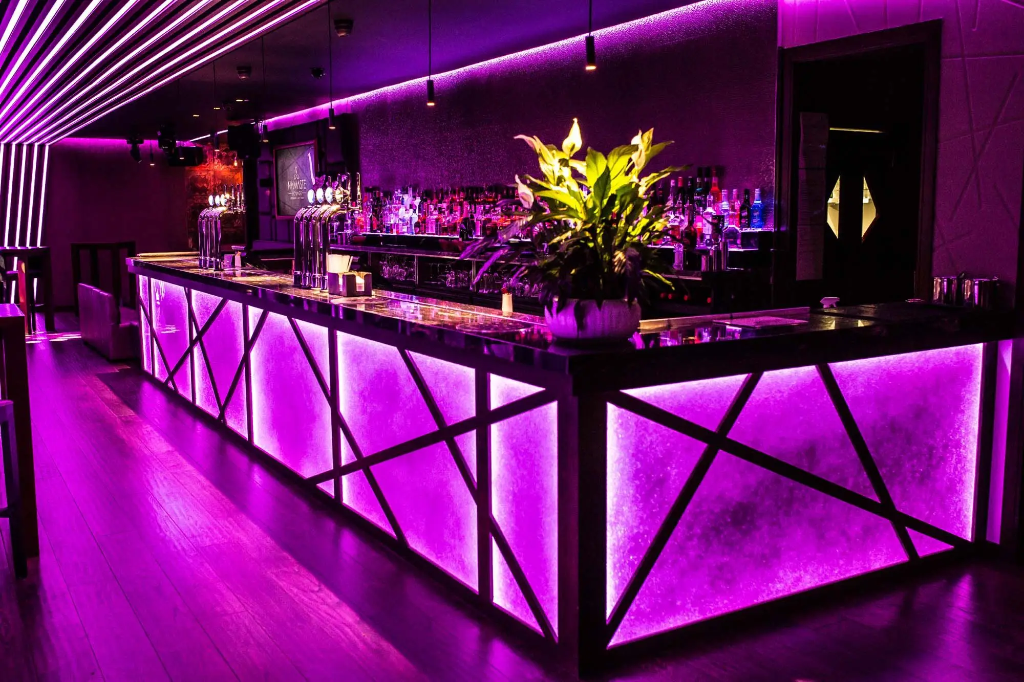 Lighting bar. Клубное освещение. Освещение в клубе. Дизайн паба. Лэд бар сарстрипов.