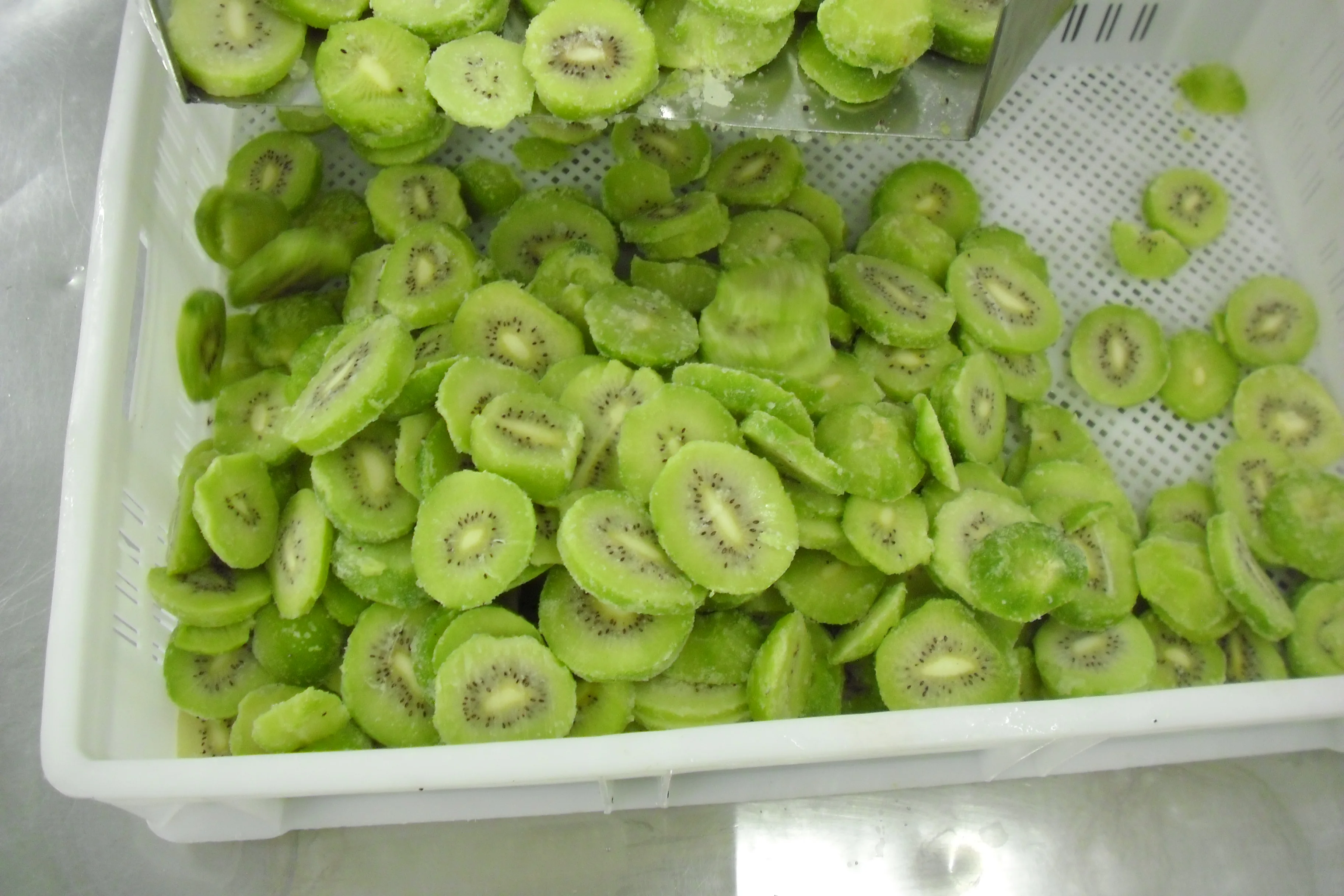 Nagykereskedelmi tétel 10 kg-os IQF gyümölcsök fagyasztott friss kivi kockázva ár