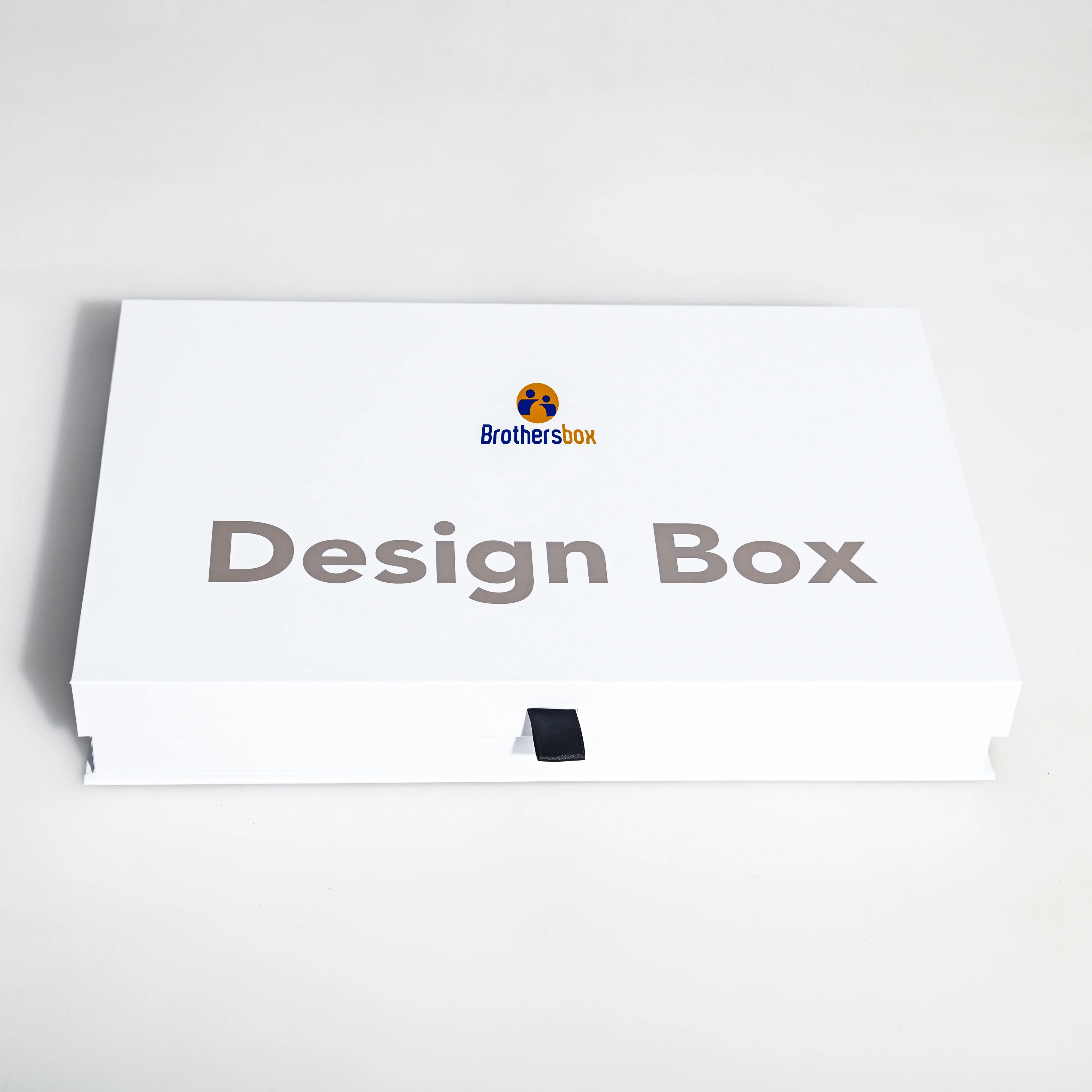 Изготовленный на заказ логотип белый дизайн роскошный Магнитный косметический набор для ухода за кожей упаковка подарочная коробка со вставкой из пенопласта