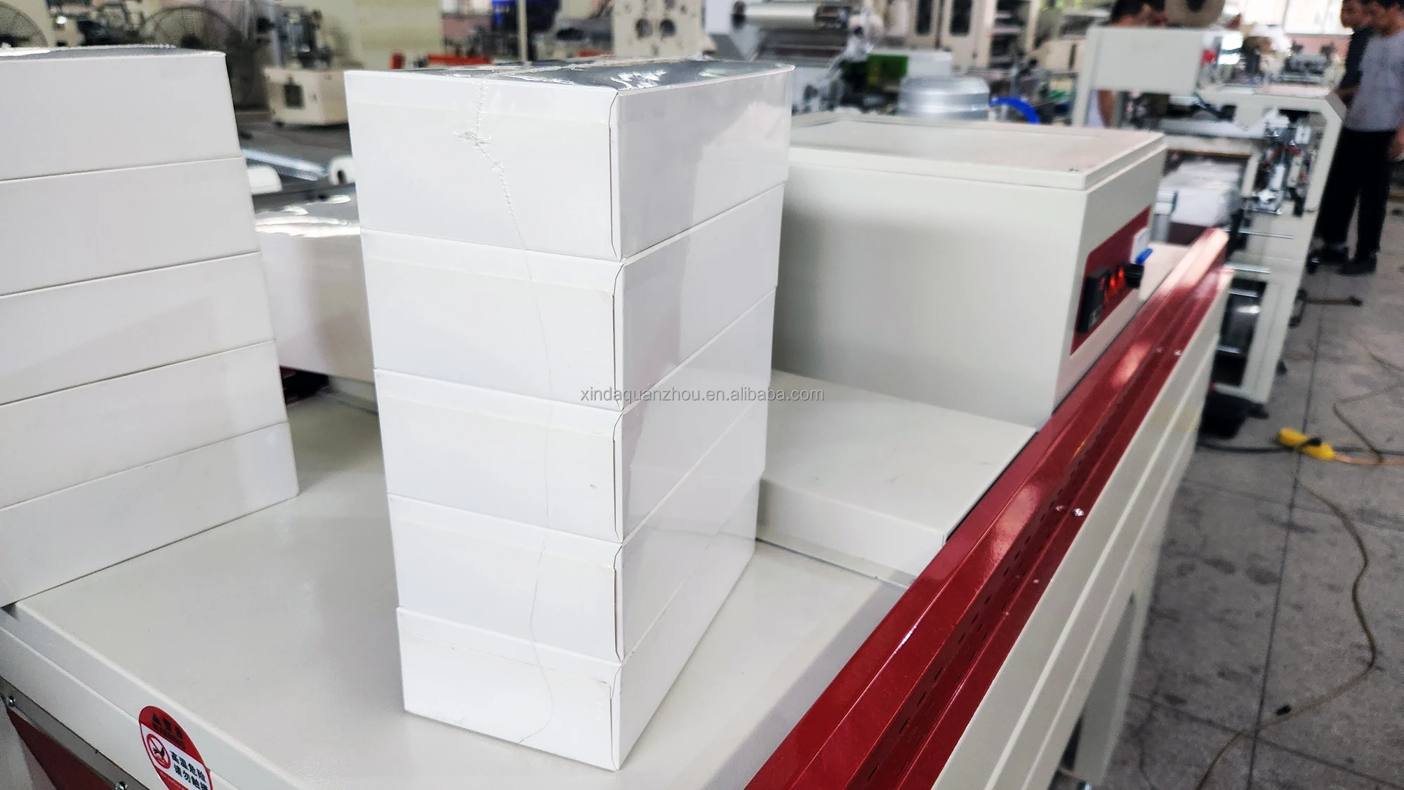 Factory Production Line PLC Controlled High Speed Automatic Facial Tissue Paper Folding Machine with Bearing and Engine