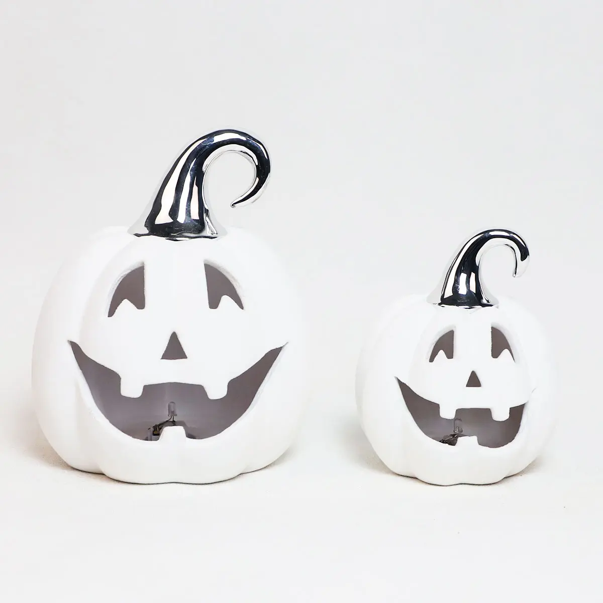 Custom White Ceramic Halloween Pumpkin Covered With Flocking Festival Outdoor Decoration Safety Without Fire