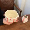 Noeud papillon matcha ligne rose + fouet à thé debout