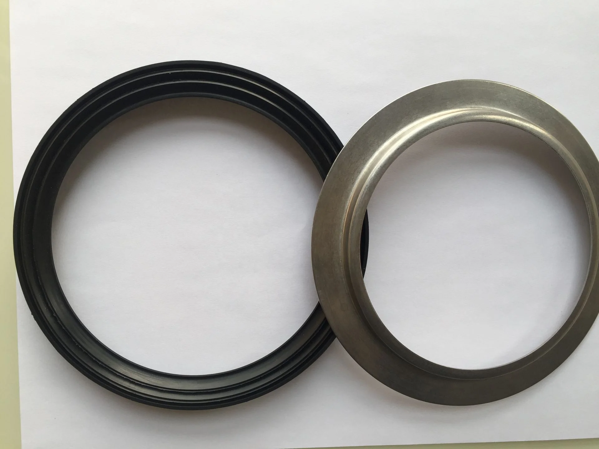 Масляное уплотнение. Уплотнитель 340. Уплотнитель 340. Держатель масляного уплотнения 119-83-48. Уплотнение 180 210 8,5.