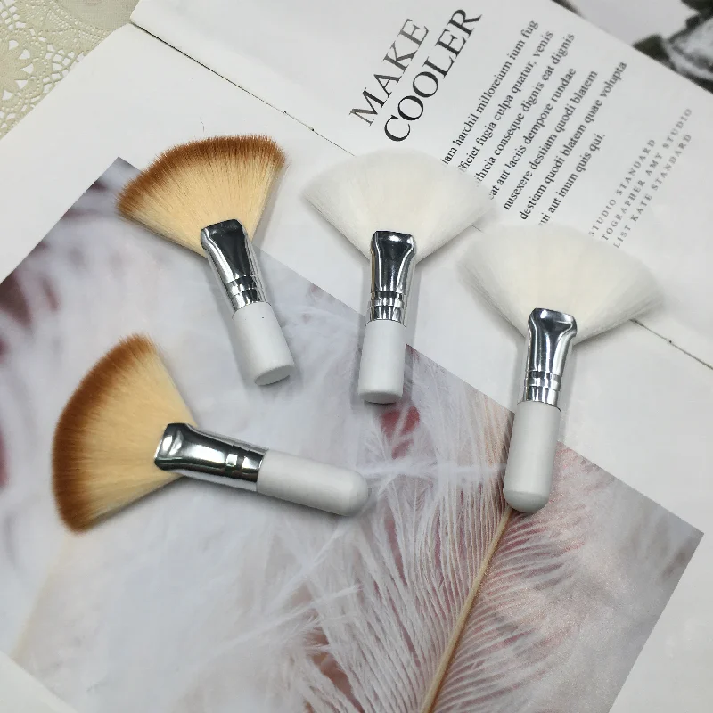 Fan Makeup Brush Short Handle Synthetic Hair Fanshaped Brush Facial