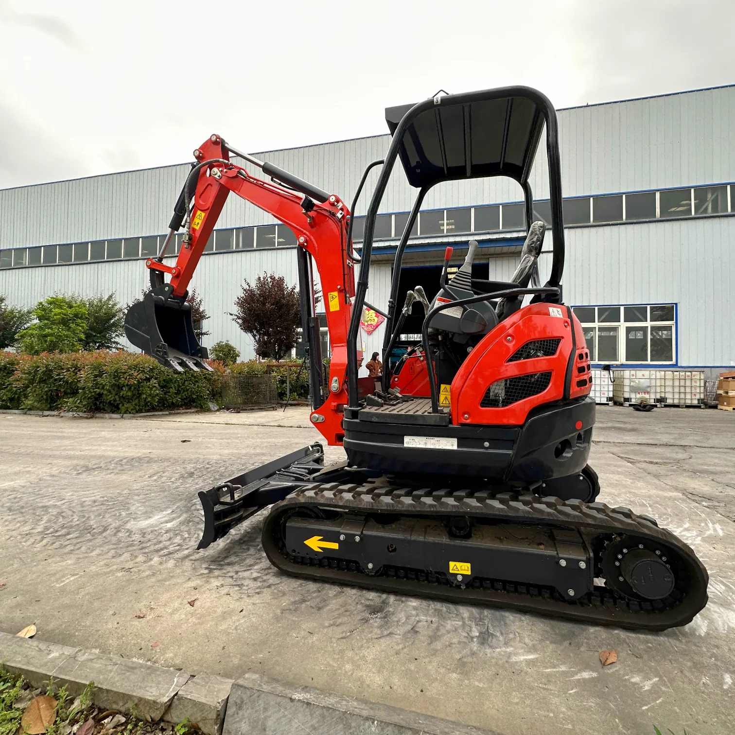 QILU Support Customized Hydraulic Mini Small Excavator Crawler Digger High Operating Efficiency Machine
