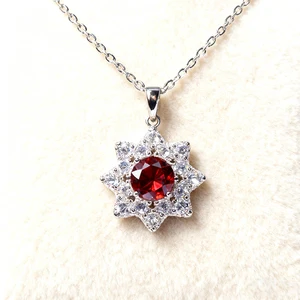 Luxury 1-Carat Moissanite Pendant Necklace for Ladies Flower Shape Pendant for Parties