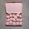 Caja de almacenamiento rosa de 16 unidades con clavos de tela y alfileres de acero.