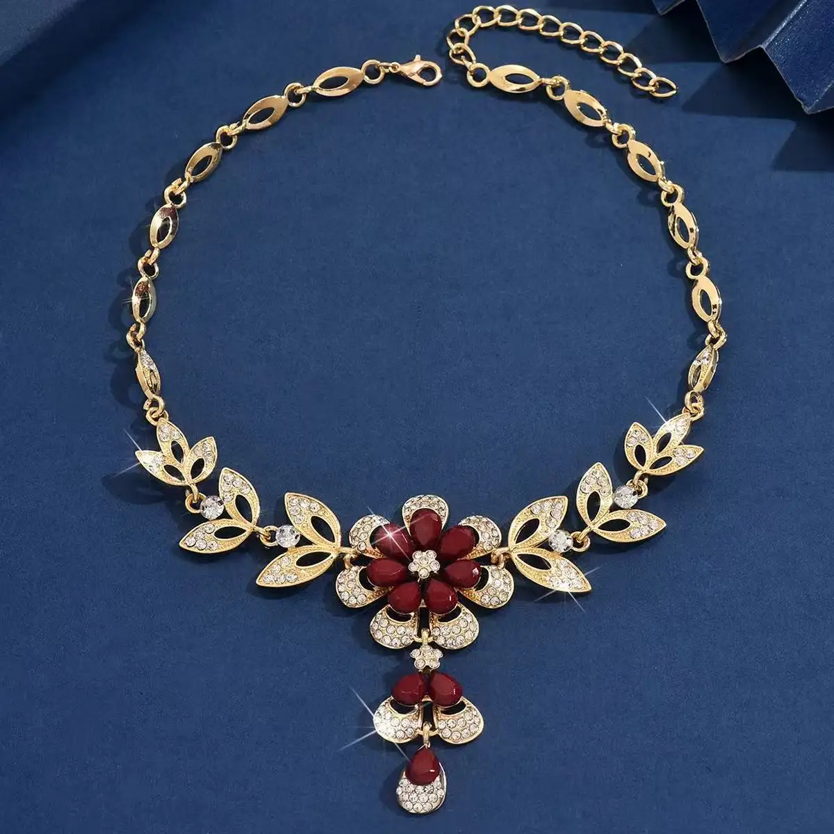 Elegant Gold Hollow Flower Necklace with Rhinestones