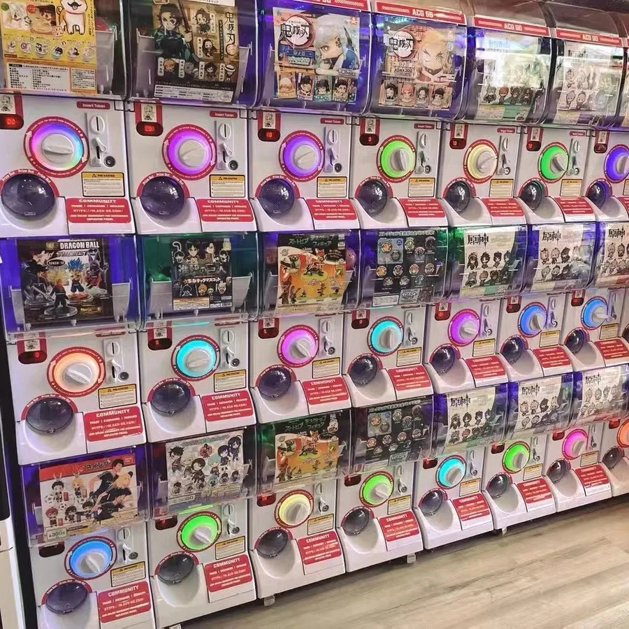 バチカンマスコット 2セット(8個) Japanese Two Layer Coin Operated Gachapon Gacha Machine