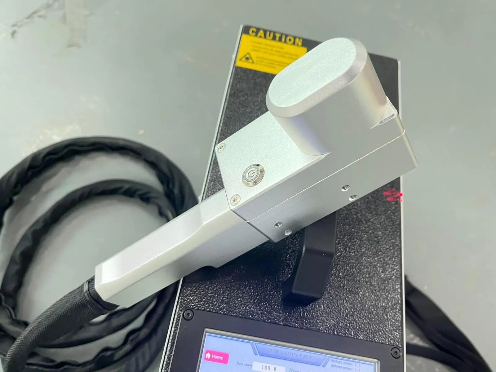 Portable Fiber Laser Cleaning Machine Backpack Design for Rust Paint Oil Removal Air Cooling-Good Price Stainless Steel UPVC PVC