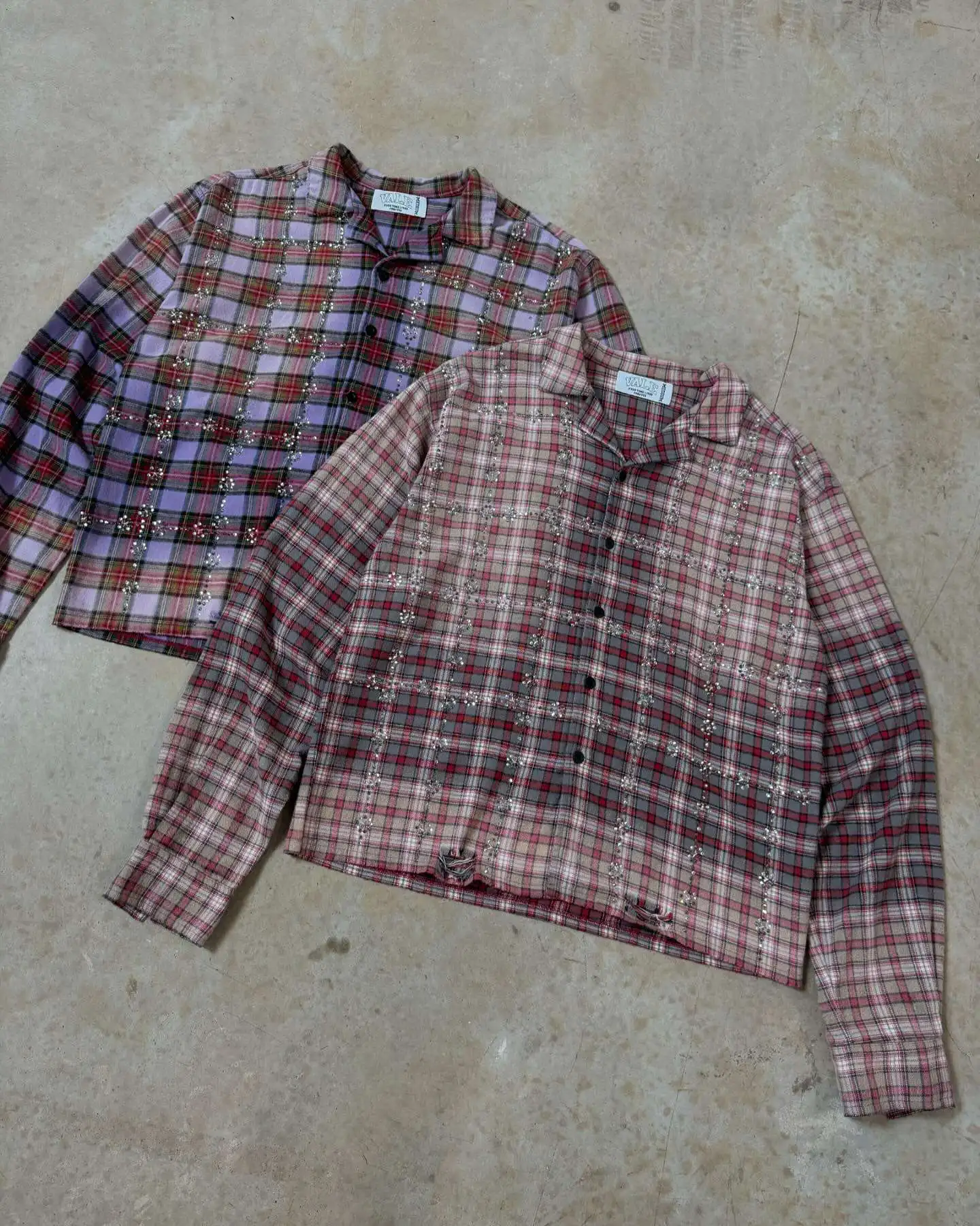 Custom Streetwear Street Vintage T-shirt Baggy Boxy Fit Collared Plaid Wash Button up Rhinestone Full Long Sleeve Shirts for Men gallery 3