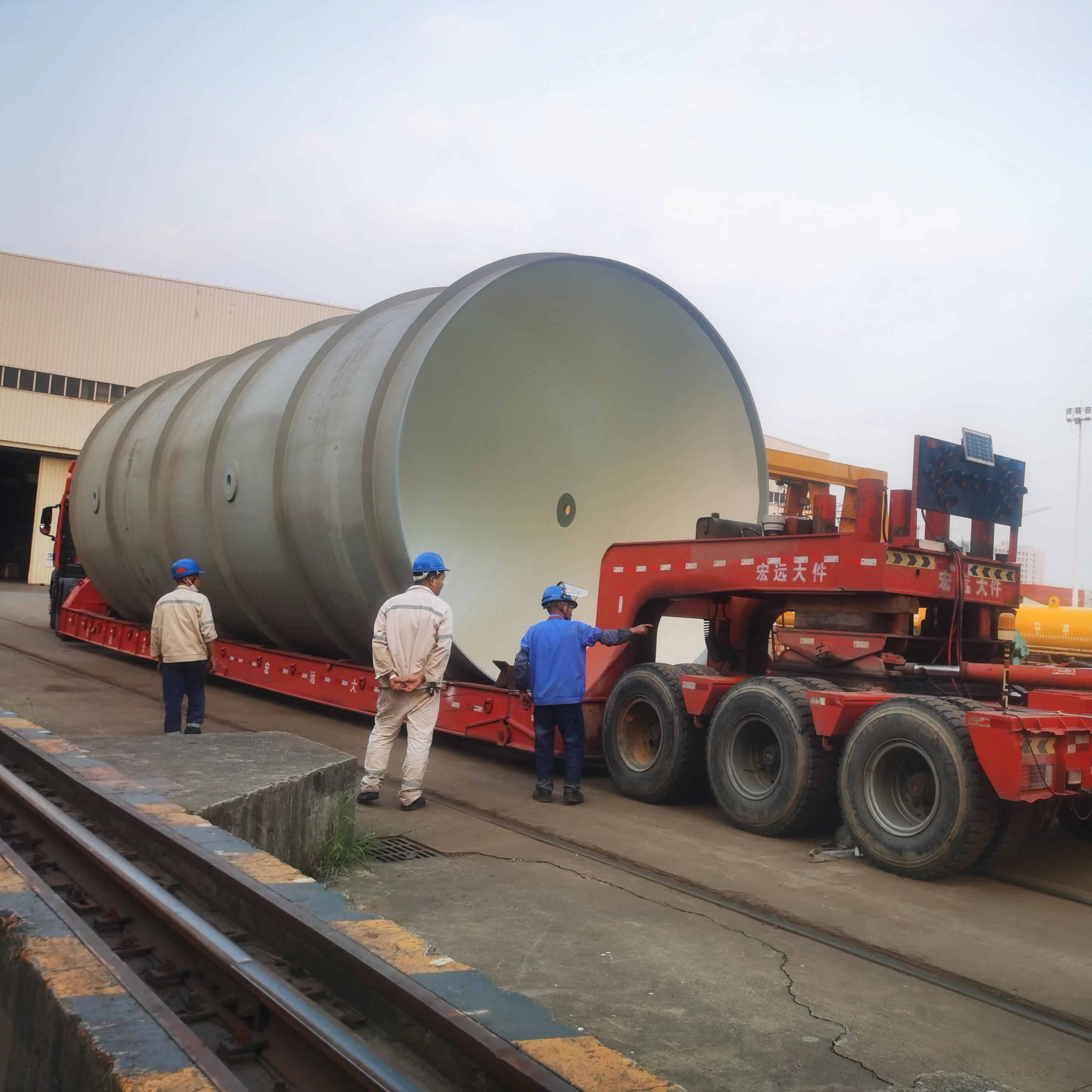 Сварочный стык анти-поврежденная эпоксидная краска внутренний сварочный процесс Робот автоматически пескоструйная обработка и покрытие машина