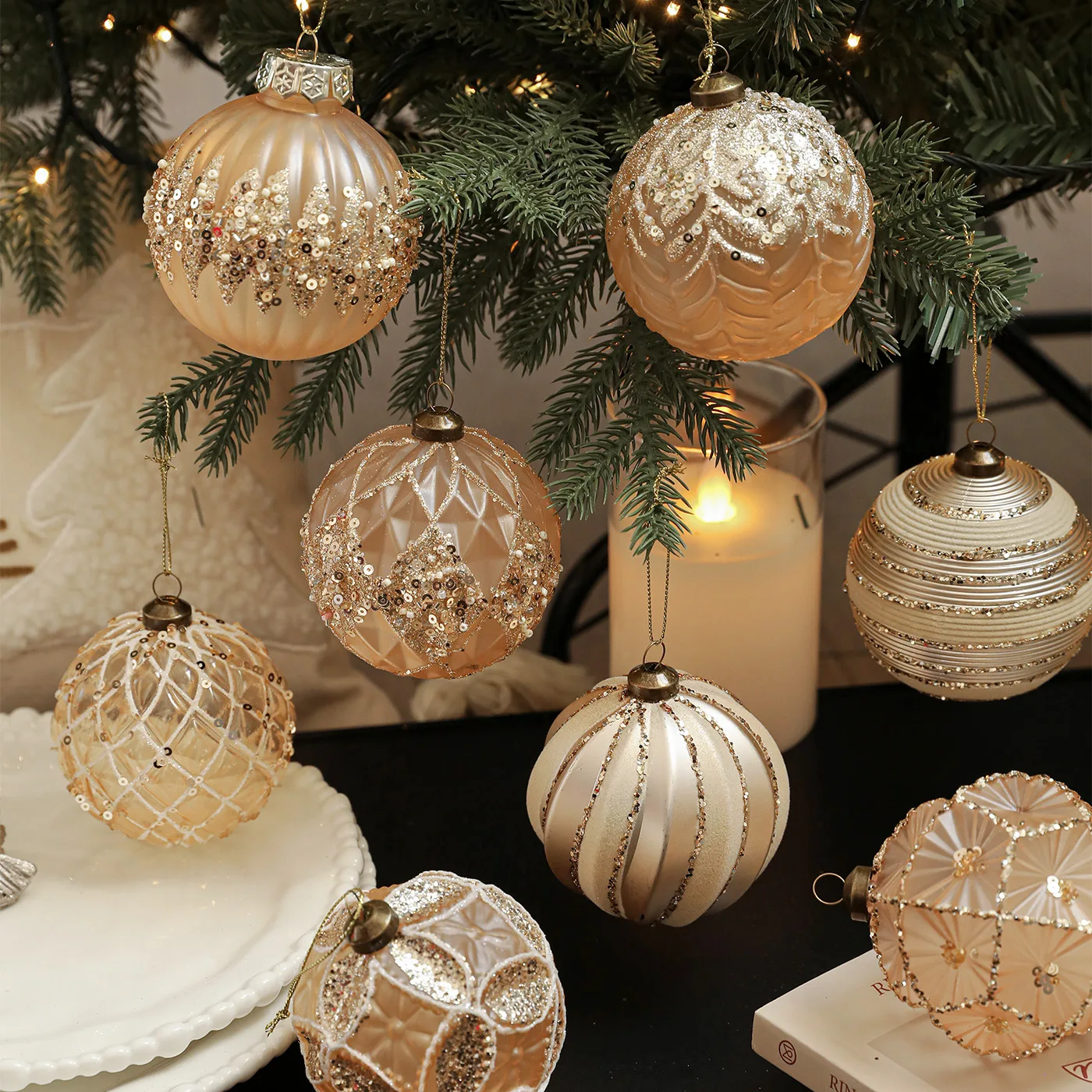 כדוריות לכריסמס מפלסטיק בצלחת שמש, קוטר 8 ס