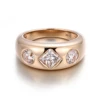 Anillo de oro macizo de 10 quilates con diamantes de laboratorio.