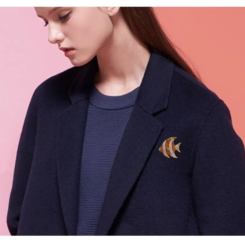 Hot Selling High-End Fashionable Diamond Inlaid Small Fish Brooch Alloy Animal Brooch Pin Scarf Buckle in Stock