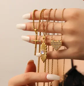 European & American Style 18K Gold Plated Stainless Steel Pearl Trendy Pendant Necklace for Women's Parties