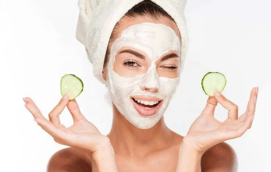 Маска для лица facial mask. Маска для лица из огурца со сметаной. Маска для лица «огуречная». Маска молодости огуречная. Маска для лица из зубной пасты против морщин смотреть видео.