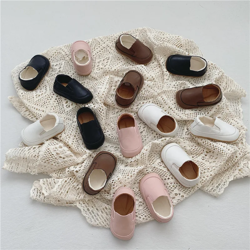 Новинка 2021, модная мягкая Нескользящая кожаная обувь для новорожденных на плоской подошве из натурального меха, с упаковкой в коробку