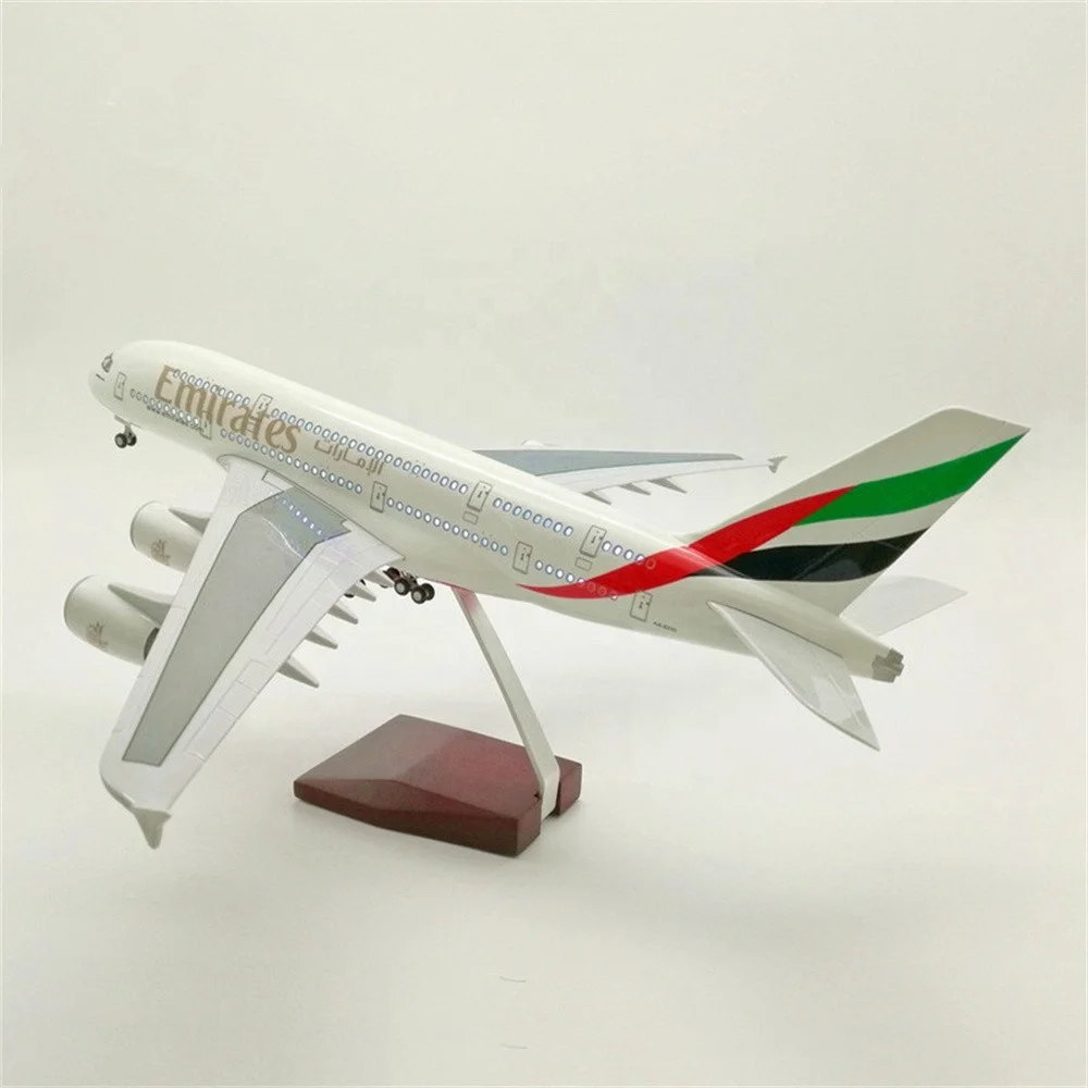 LED Flashing Rechargeable Scale 1:160 46cm A380 Emirates Model