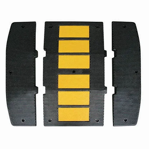 Heavy Duty Speed Hump Traffic Safety 500*900*50Mm Road Speed Bumps factory