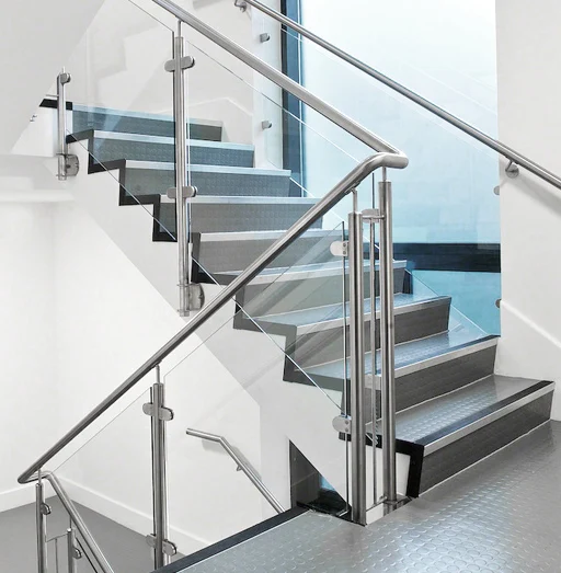 Customized Exterior Stainless Steel Square or Round Balusters Tempered Glass Railings/Modern Interior Balustrades for Stairs