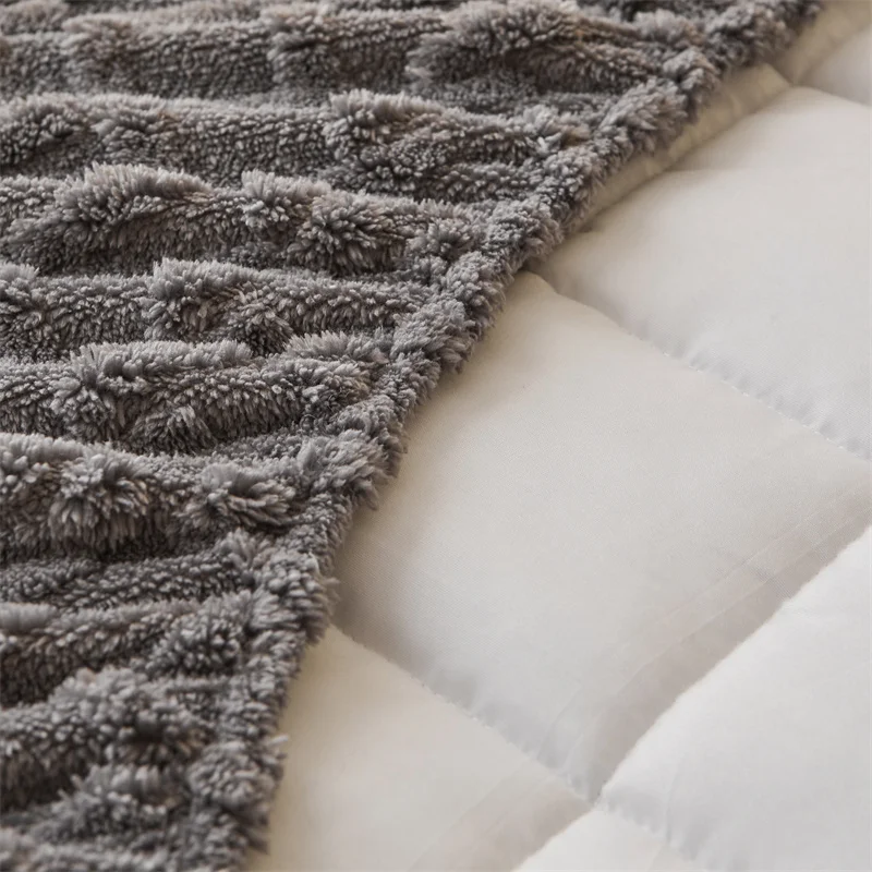 Утолщенный зимний молочный бархатный стеганый матрас с дополнительным плюшевым покрытием из тафлиса и кораллового флиса