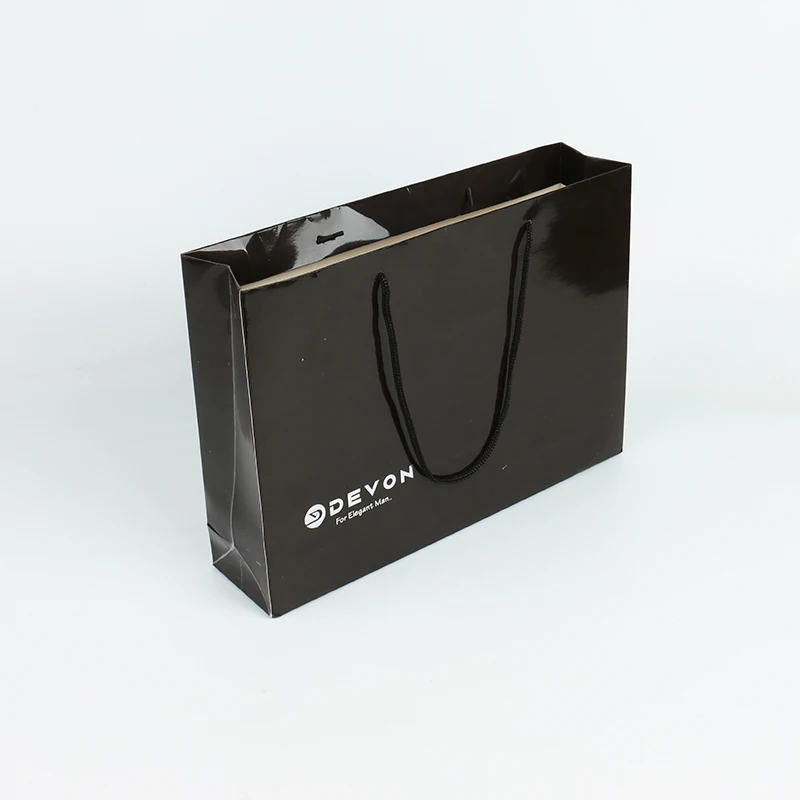 Sacos de Papel Branco Personalizados pela Fábrica com Logotipo Dourado em Hot Stamping, Sacos de Presente Personalizados com Alças de Corda de Algodão