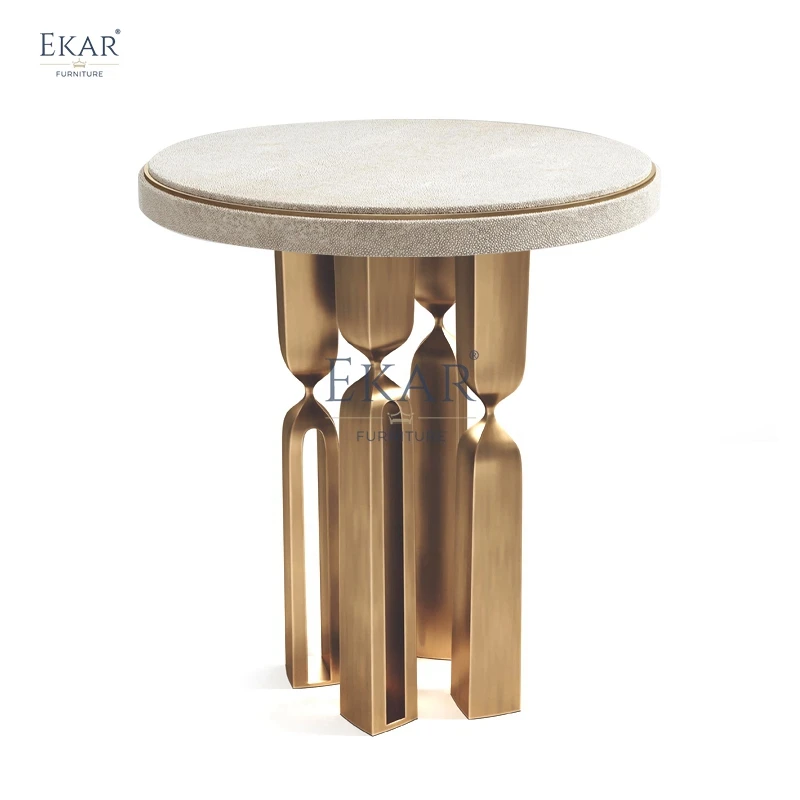 Une table ronde moderne à jambe métallique, élégante et fonctionnelle pour les salons contemporains.