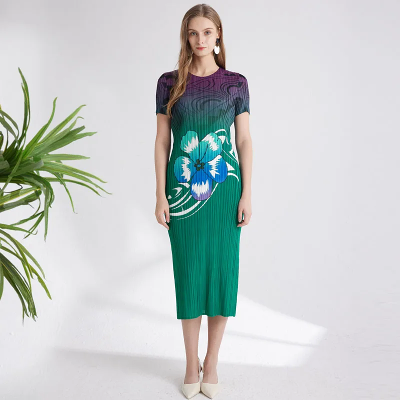 2023 New Summer Goddess Temperament Slim Fit Knee Length Dress Women's  Fashion Print Pleated Large Casual Dress