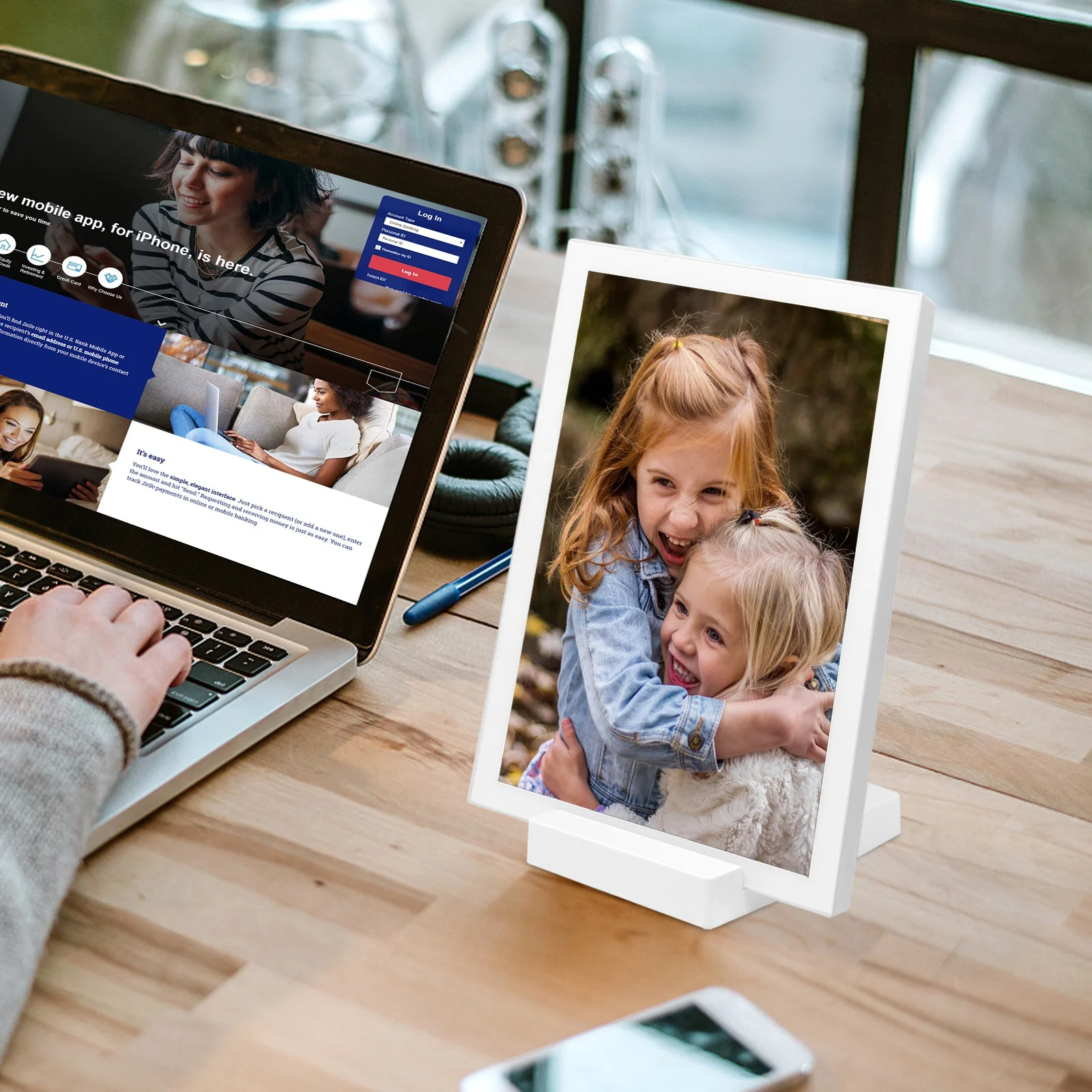 High Definition, Smart Transmission, Every Photo Seems to Tell a Story Frameo With Battery WiFi Digital Photo Frame