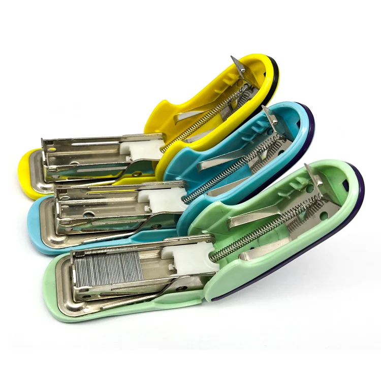 Оптовая продажа стационарный Маленький милый бумажный степлер с цветным логотипом на заказ мини офисный